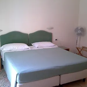 hotel-pescetto.hotelitalianriviera.com/